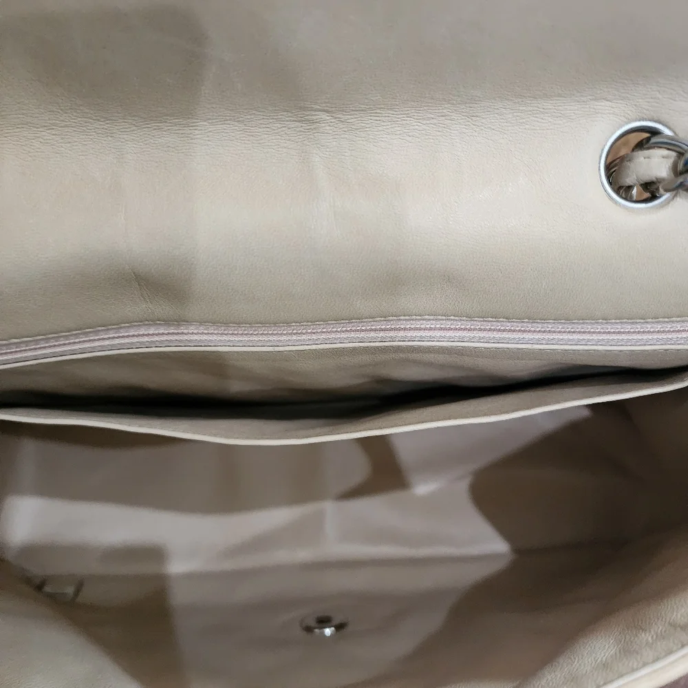 RARE Chanel Cream Lambskin Single Flap - Picture 6 of 13